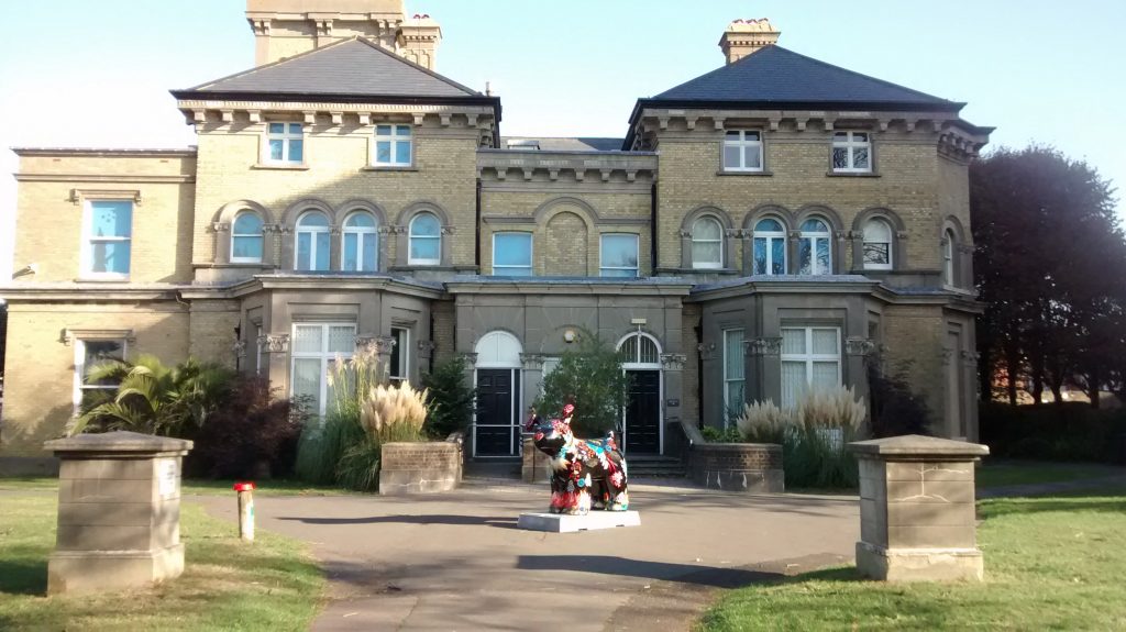Snowdog sculpture outside Hove Museum