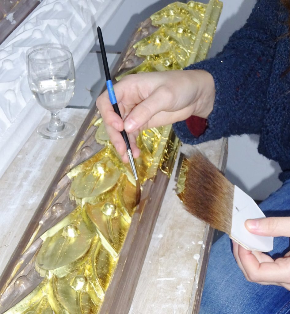 First application of gold over the bole