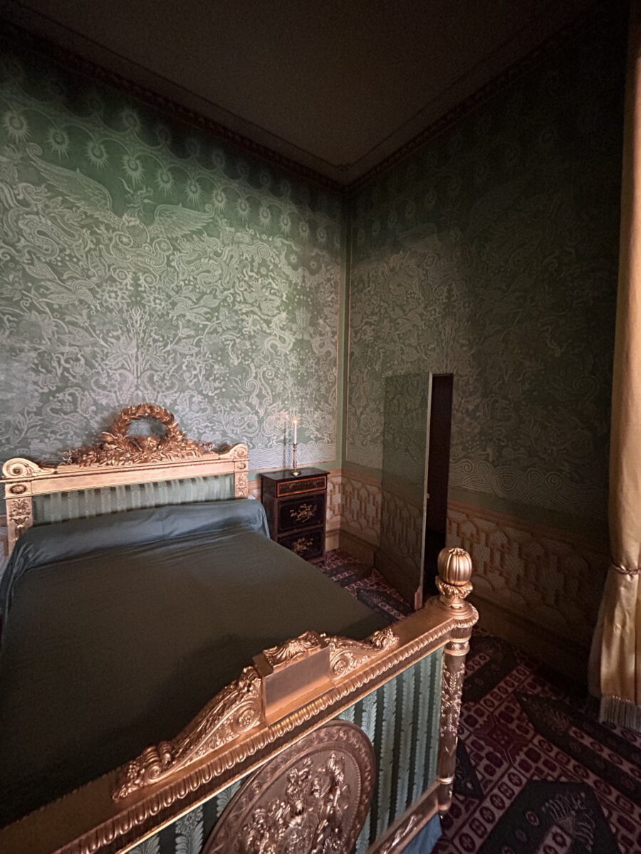 Royal Pavilion, King`s bedroom.