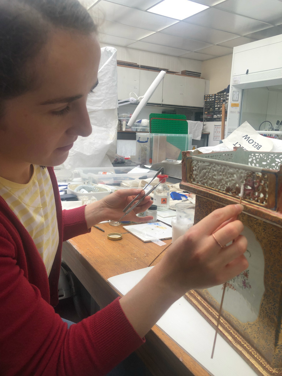 Bernarda cleaning epoxy putty residues before the curing process