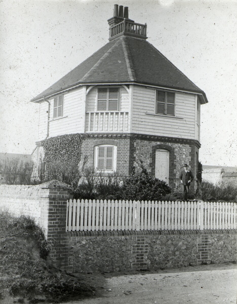 Photo of octagon shaped house