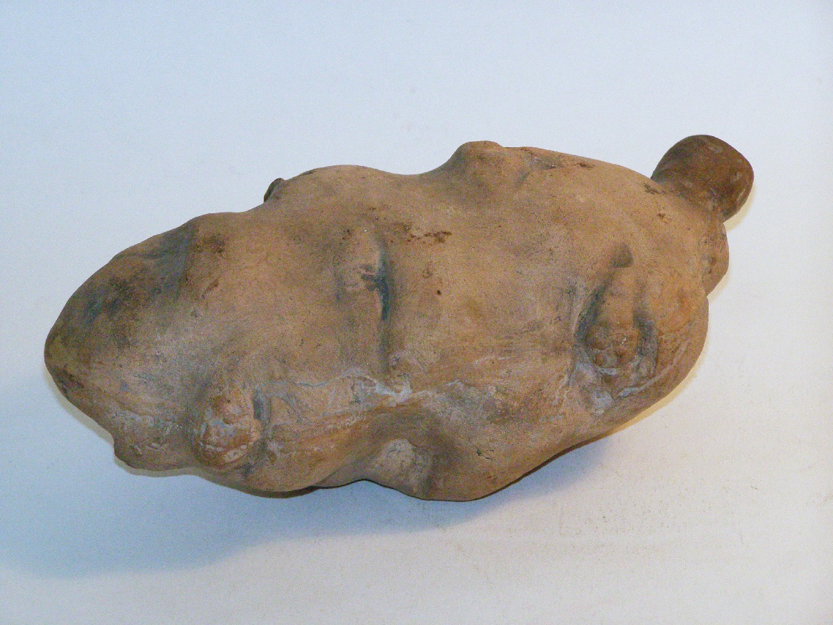Potato-shaped drinking flask