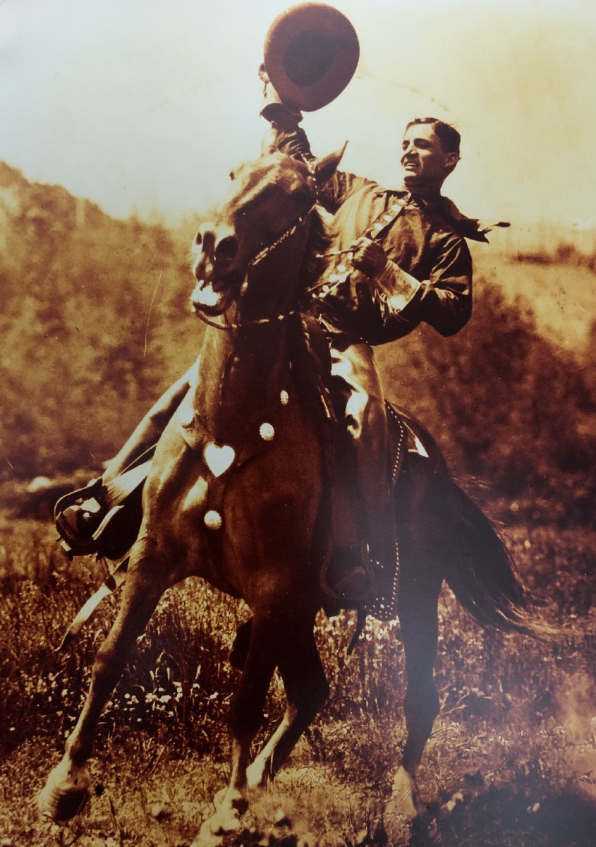 Photograph of Tex McLeod saluting while on horseback at Pendleton, Oregon in 1915.