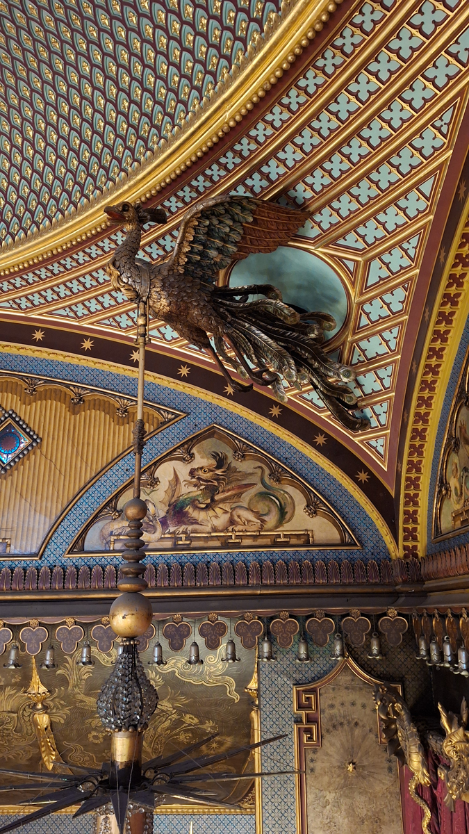 Smaller chandelier held by phoenix birds in the Banqueting Room