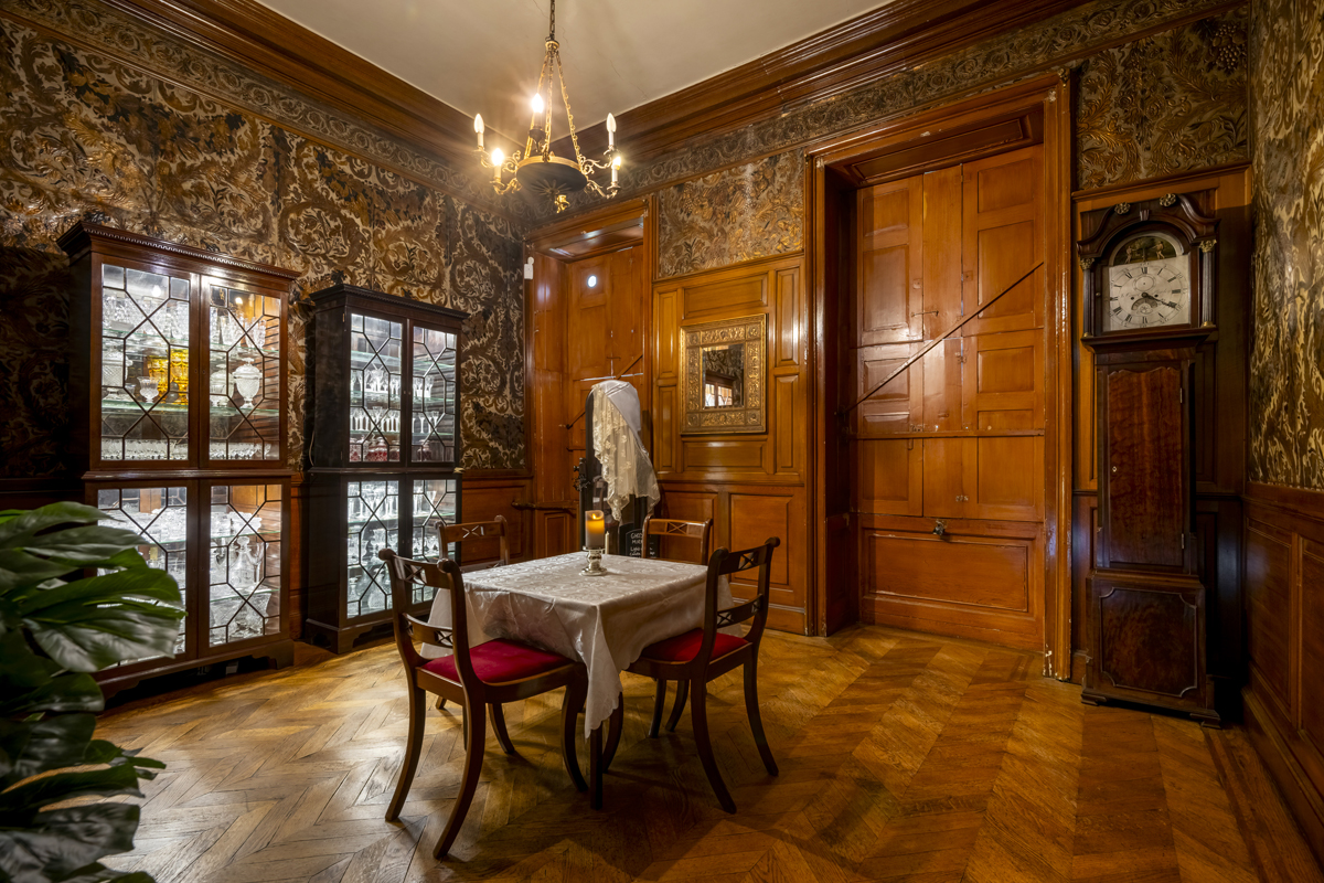 Preston Manor Cleves Room April 2025