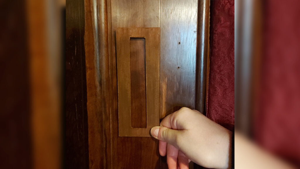 Colour matching mounts against objects