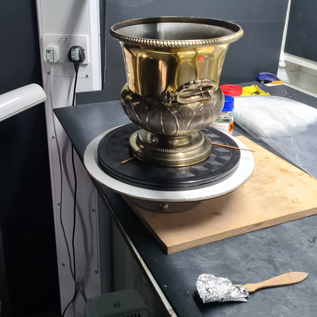 Example setup of the wine cooler on the turntable