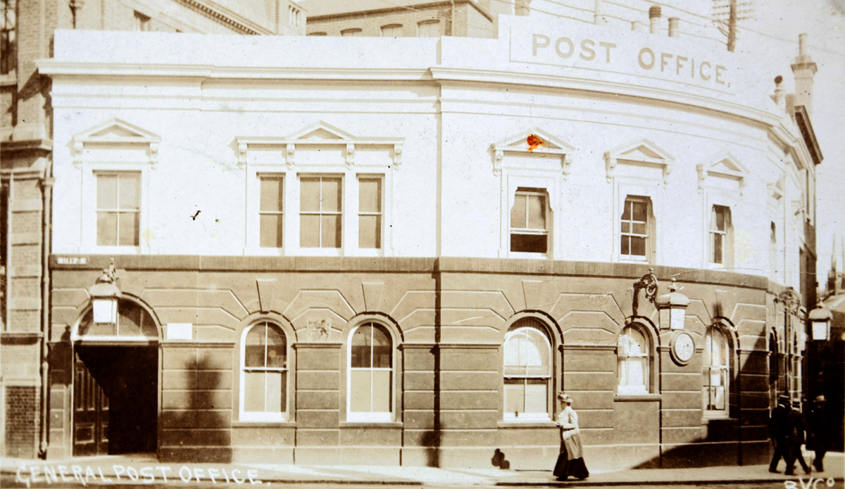 James Gray Collection image captioned ‘The old General Post Office in Ship Street, in 1909’. © The Regency Society