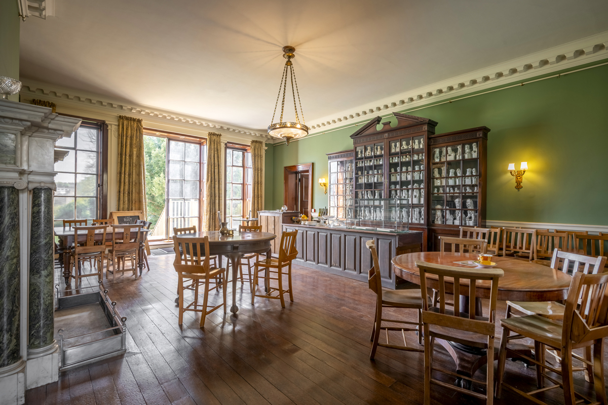 Preston Manor café Rust