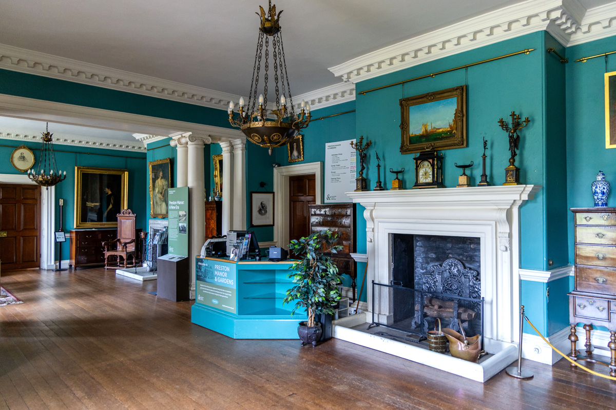 Preston Manor entry hall and front desk