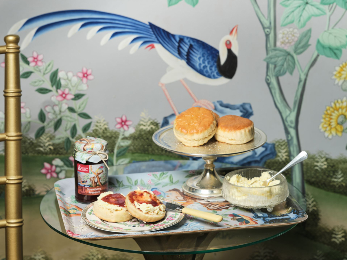 Royal Pavilion tableware in the William IV room.
